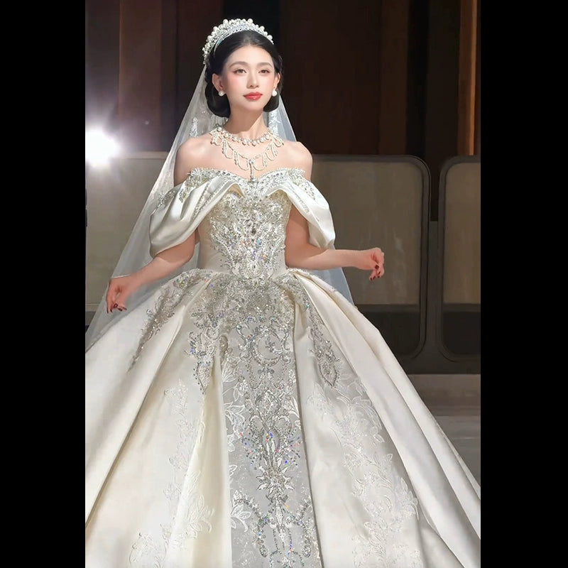 French one-shoulder satin wedding dress 2025 new bride premium texture fugitive princess court style main yarn