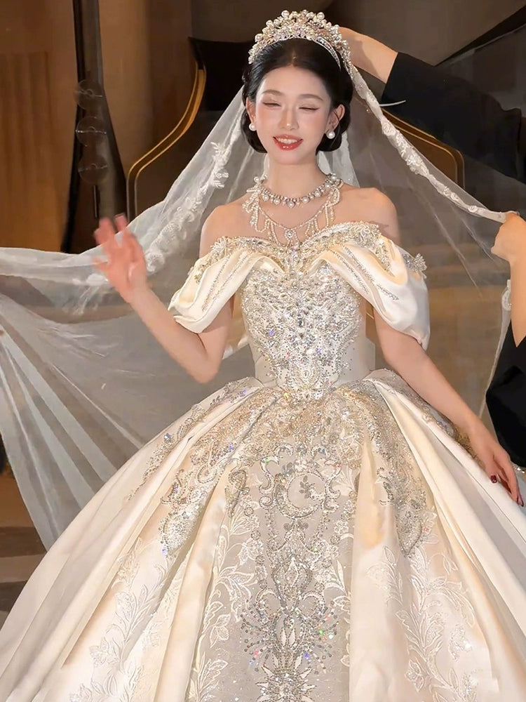 French one-shoulder satin wedding dress 2025 new bride premium texture fugitive princess court style main yarn