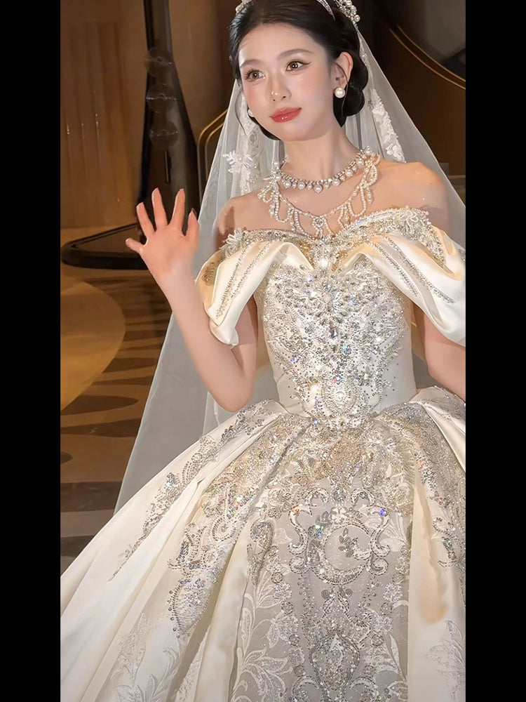 French one-shoulder satin wedding dress 2025 new bride premium texture fugitive princess court style main yarn