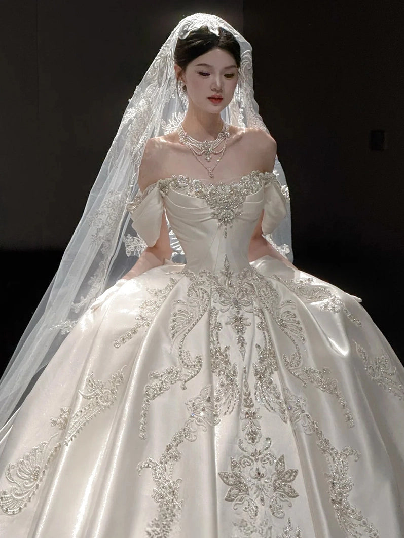 White shoulder satin wedding dress 2025 new bridal light luxury niche large trailing vintage retro main veil