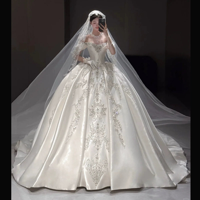 White shoulder satin wedding dress 2025 new bridal light luxury niche large trailing vintage retro main veil