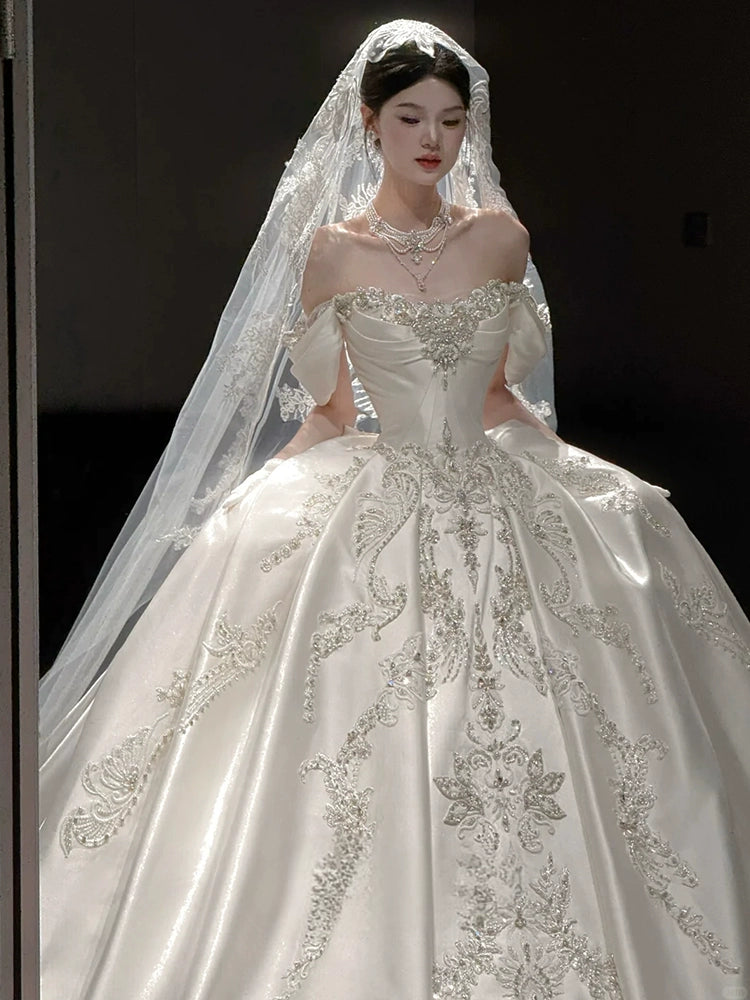 White shoulder satin wedding dress 2025 new bridal light luxury niche large trailing vintage retro main veil
